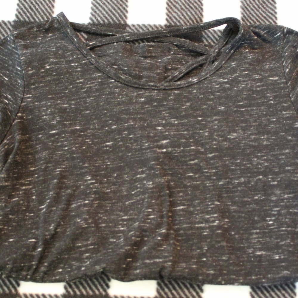 crisscross short sleeve top - Picture 3 of 3